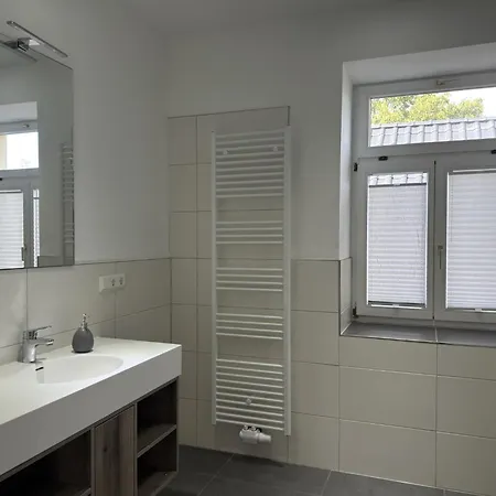 Ferienhaus Gruppenunterkunft Fuer 12 Personen In