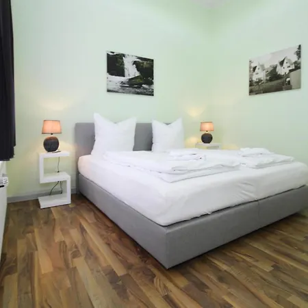 Gruppenunterkunft Fuer 12 Personen In Ferienhaus *