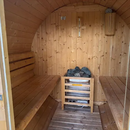 Gruppenunterkunft Fuer 12 Personen In Ferienhaus